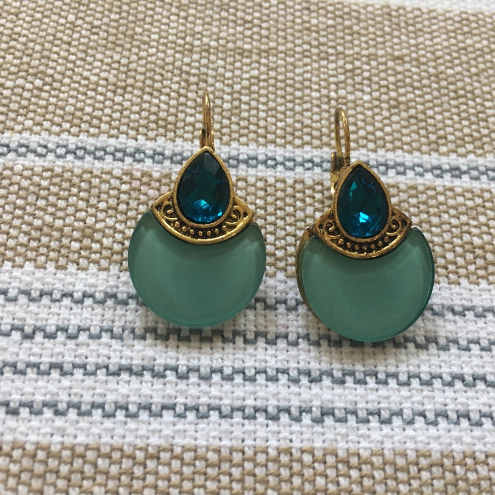 great earrings with great detail